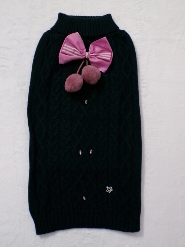 Maglioncino blu con coccarda